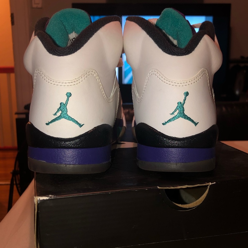 Jordan grape 5 (boys size) - Picture 2 of 5